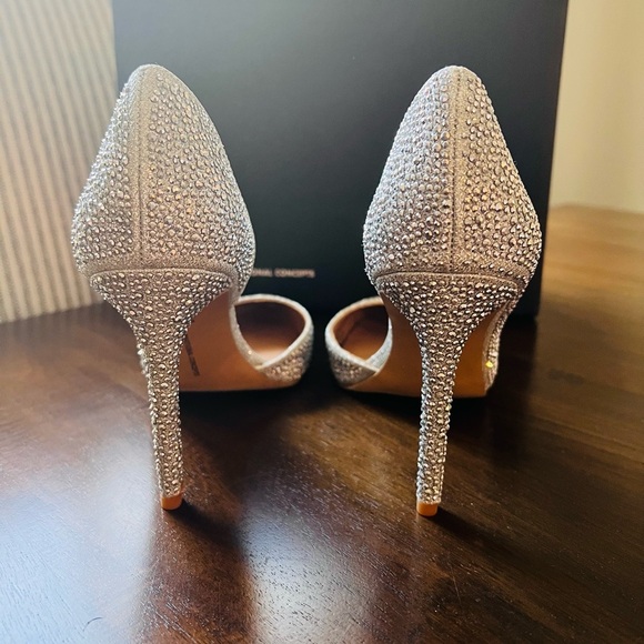 Women's Embellished Pointed Toe Pumps​ - Picture 3 of 5